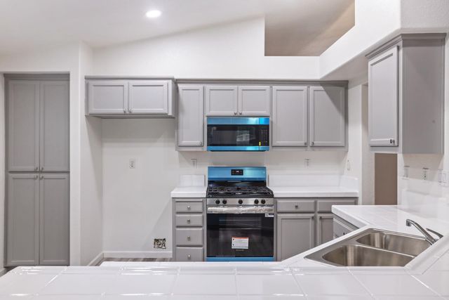 5032 Moorcroft Cir, Stockton, CA 95206