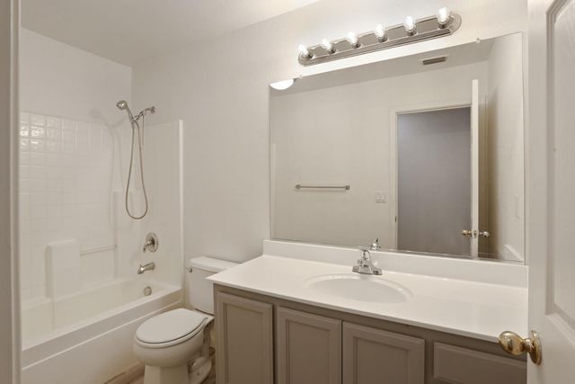 5032 Moorcroft Cir, Stockton, CA 95206