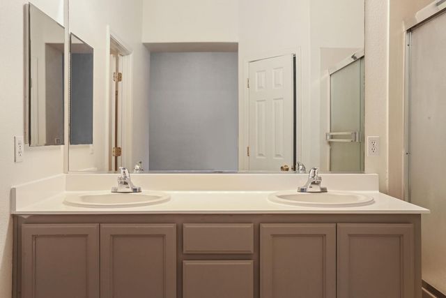 5032 Moorcroft Cir, Stockton, CA 95206