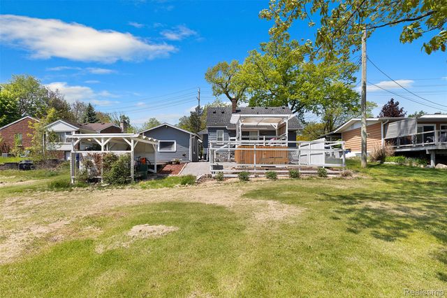 22827 Meridian Road, Grosse Ile Township, MI 48138
