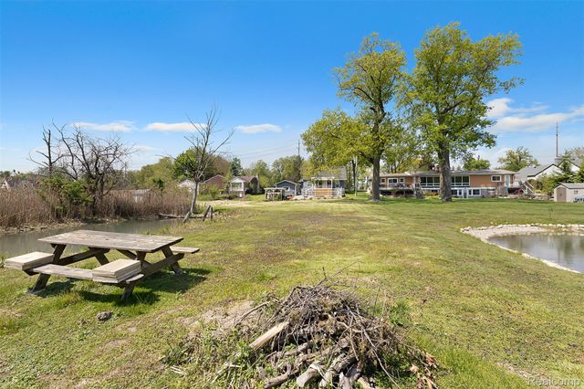 22827 Meridian Road, Grosse Ile Township, MI 48138