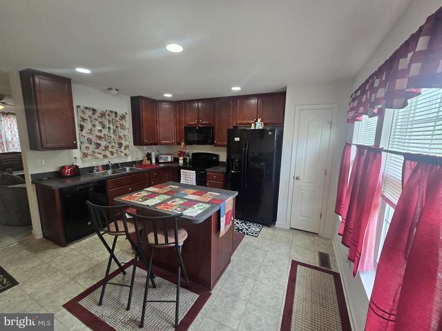 23 PRIVATE CT, Bunker Hill, WV 25413