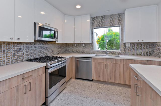 1810 Sandcliff Road, Palm Springs, CA 92264