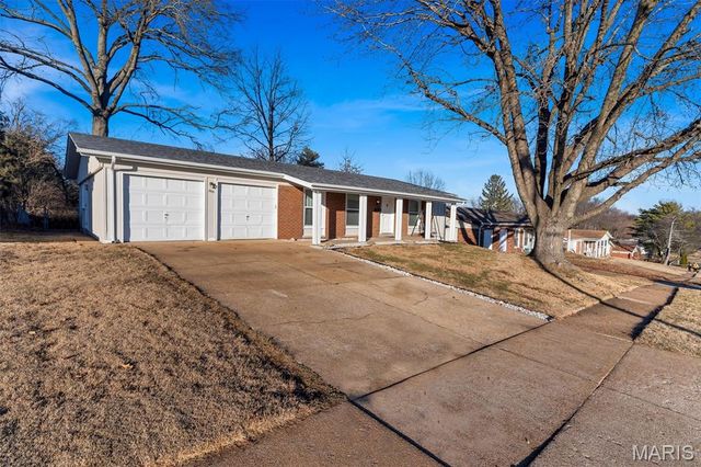 3515 Saint Catherine Street, Florissant, MO 63033