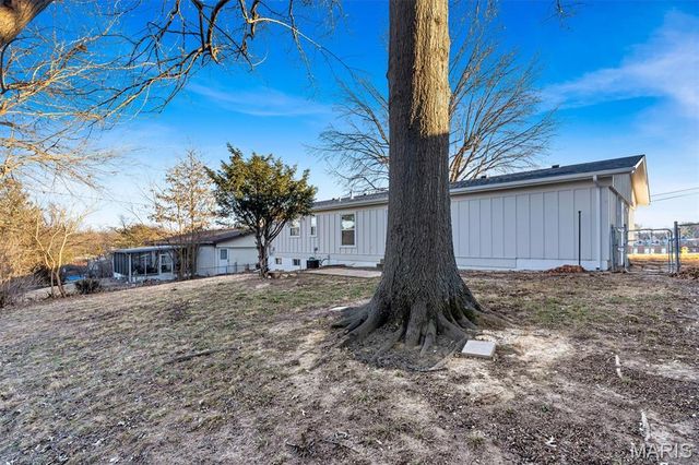 3515 Saint Catherine Street, Florissant, MO 63033