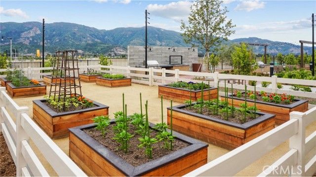 2194 Aneto Way, Santa Paula, CA 93060