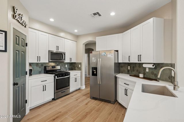 34920 N MIRANDESA Drive, San Tan Valley, AZ 85143