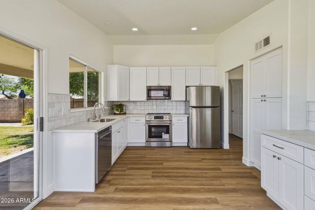 4705 E DESERT WIND Drive, Phoenix, AZ 85044