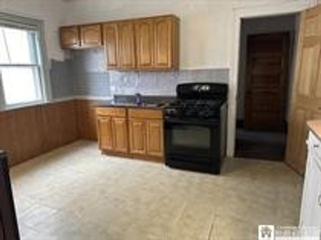 11 Mckinley Avenue, Jamestown, NY 14701