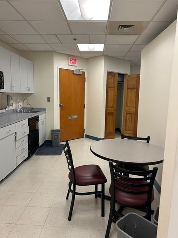 955 Main St 305, Winchester, MA 01890