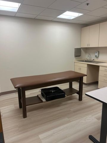 955 Main St 305, Winchester, MA 01890