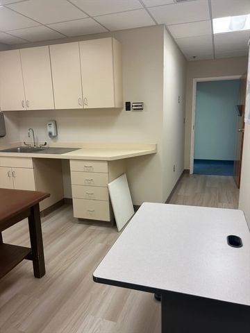 955 Main St 305, Winchester, MA 01890