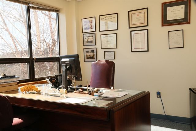 955 Main St 305, Winchester, MA 01890