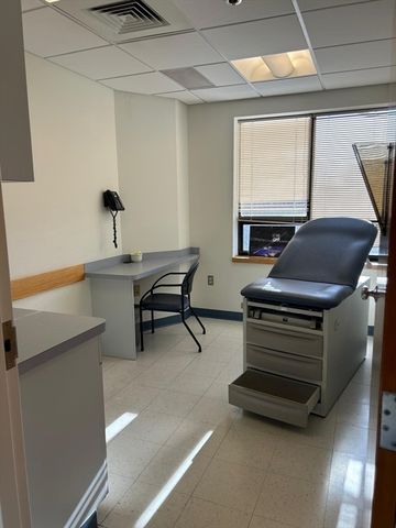 955 Main St 305, Winchester, MA 01890