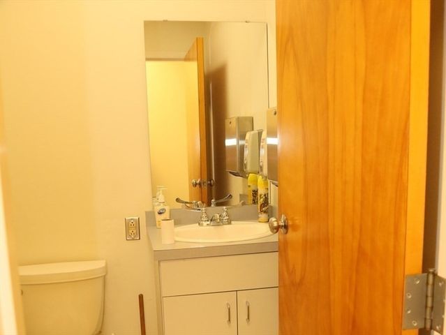 955 Main St 305, Winchester, MA 01890