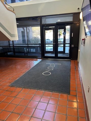 955 Main St 305, Winchester, MA 01890