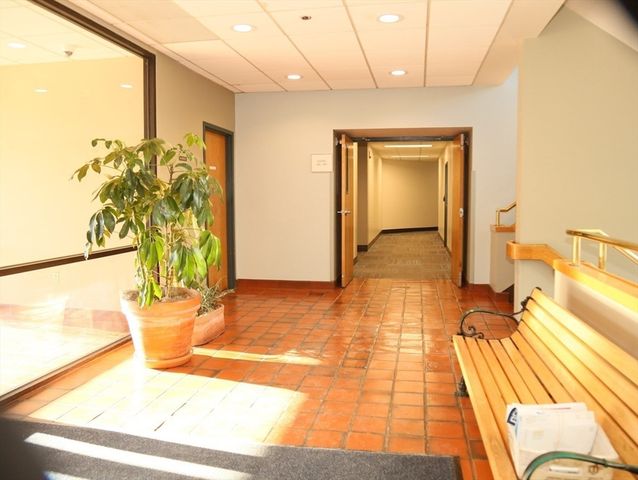 955 Main St 305, Winchester, MA 01890