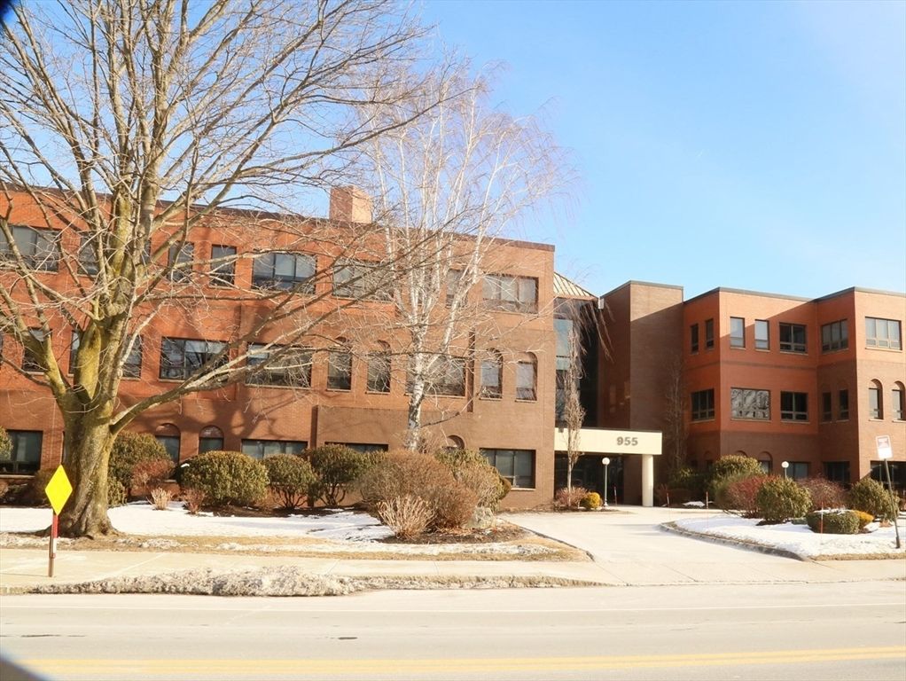 955 Main St 305, Winchester, MA 01890