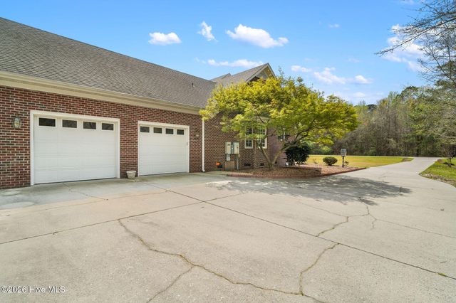 213 Country Club Drive, Wallace, NC 28466