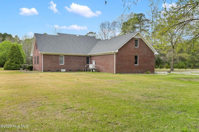 213 Country Club Drive, Wallace, NC 28466