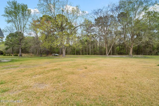 213 Country Club Drive, Wallace, NC 28466