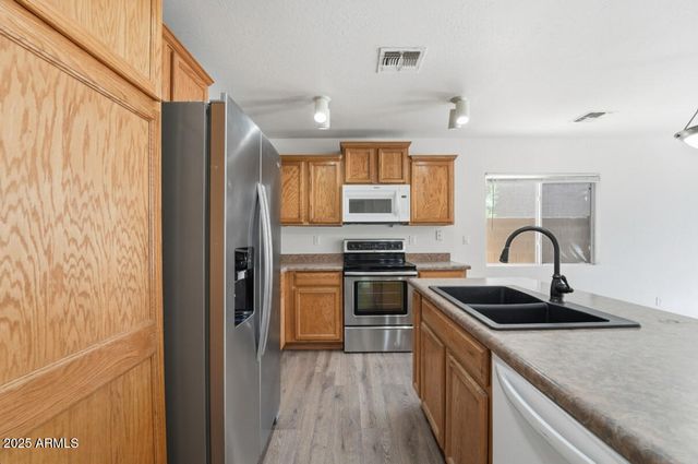 11589 W LEE Lane, Youngtown, AZ 85363