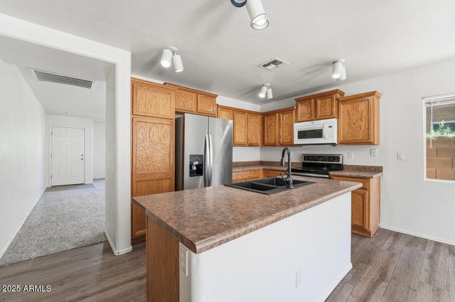 11589 W LEE Lane, Youngtown, AZ 85363