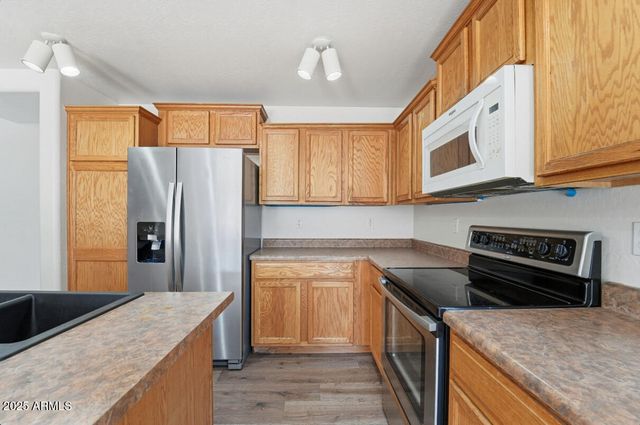 11589 W LEE Lane, Youngtown, AZ 85363