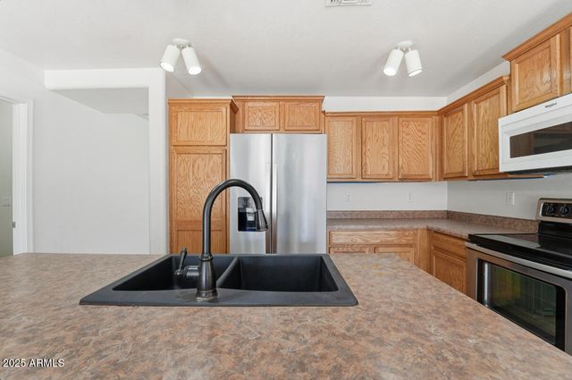 11589 W LEE Lane, Youngtown, AZ 85363