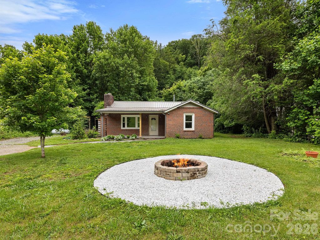 205 Old Fort Road, Fairview, NC 28730