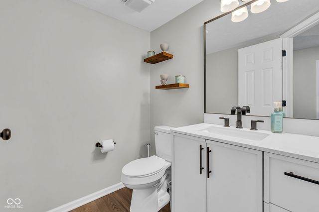 641 Saraina Lane, New Whiteland, IN 46184