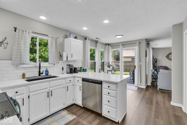641 Saraina Lane, New Whiteland, IN 46184