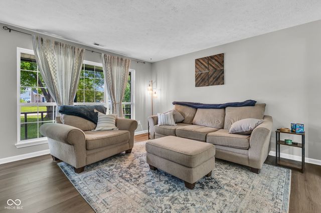 641 Saraina Lane, New Whiteland, IN 46184