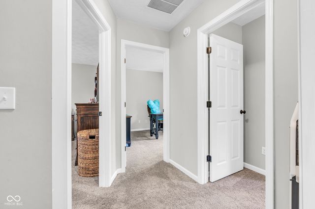 641 Saraina Lane, New Whiteland, IN 46184
