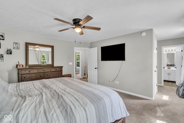 641 Saraina Lane, New Whiteland, IN 46184