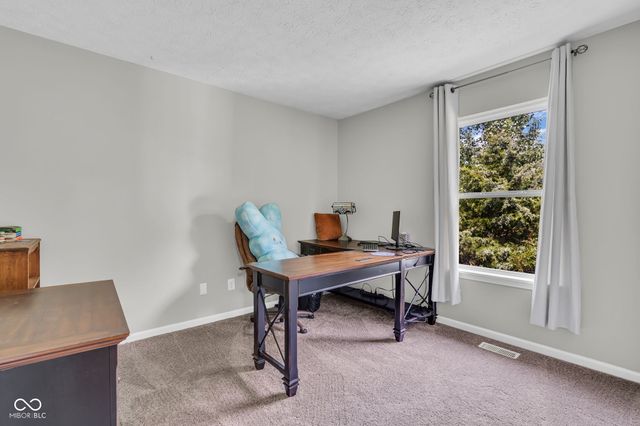 641 Saraina Lane, New Whiteland, IN 46184