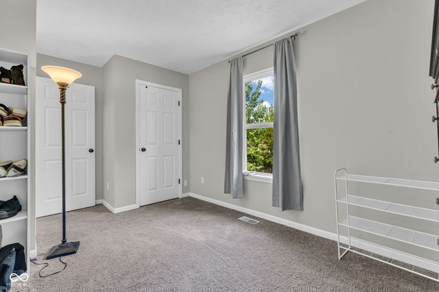 641 Saraina Lane, New Whiteland, IN 46184