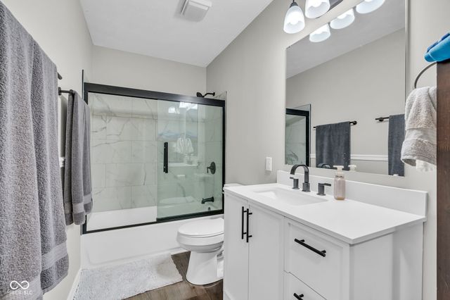 641 Saraina Lane, New Whiteland, IN 46184
