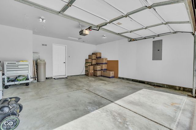 641 Saraina Lane, New Whiteland, IN 46184