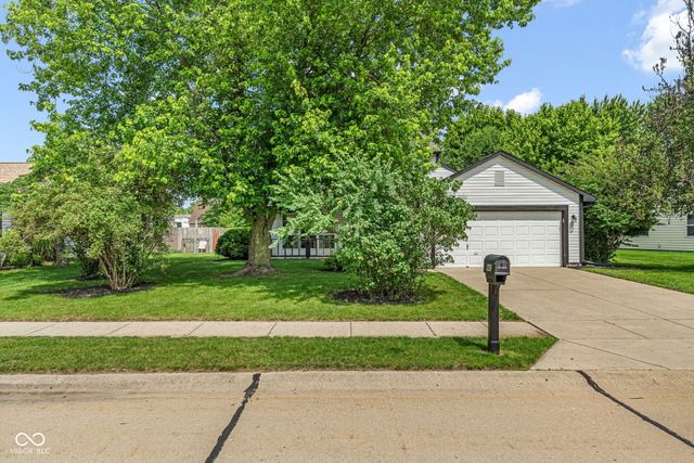 641 Saraina Lane, New Whiteland, IN 46184