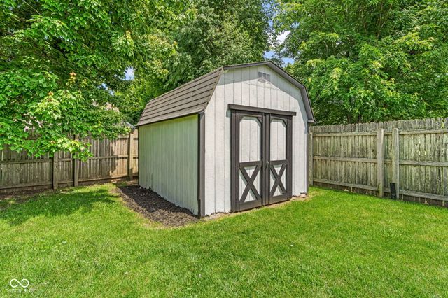 641 Saraina Lane, New Whiteland, IN 46184