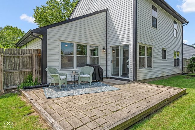 641 Saraina Lane, New Whiteland, IN 46184