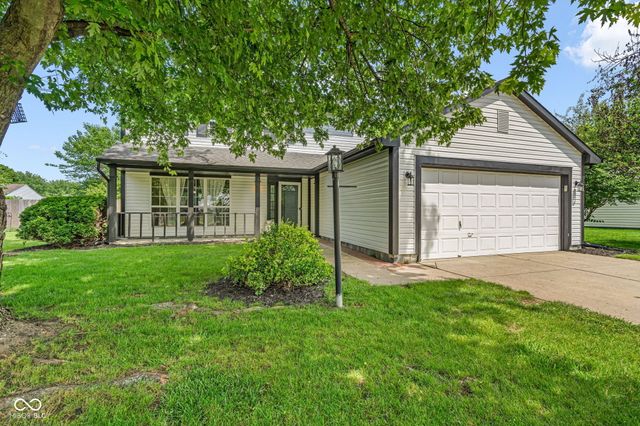 641 Saraina Lane, New Whiteland, IN 46184