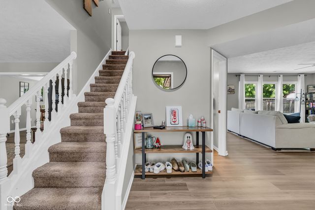 641 Saraina Lane, New Whiteland, IN 46184