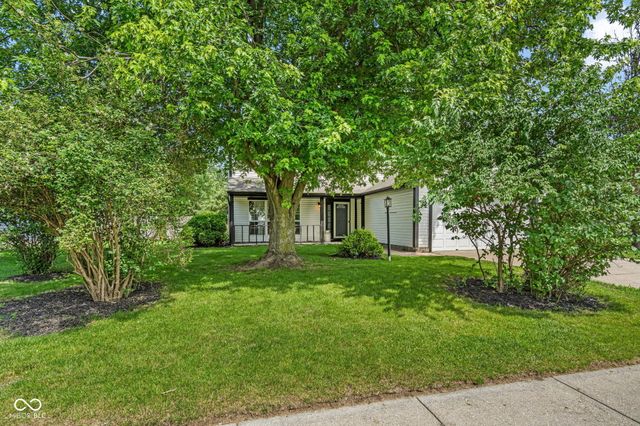 641 Saraina Lane, New Whiteland, IN 46184