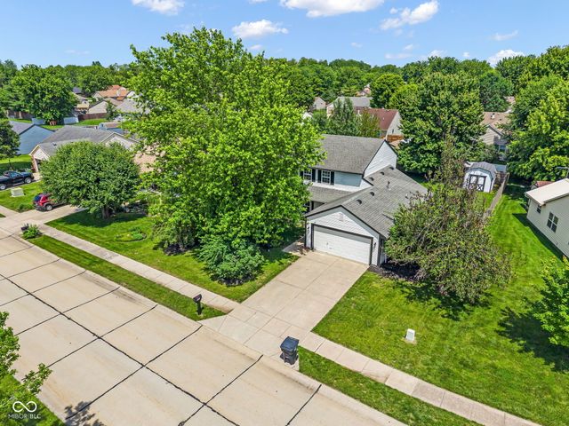 641 Saraina Lane, New Whiteland, IN 46184