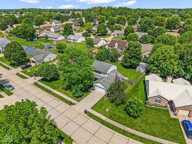 641 Saraina Lane, New Whiteland, IN 46184