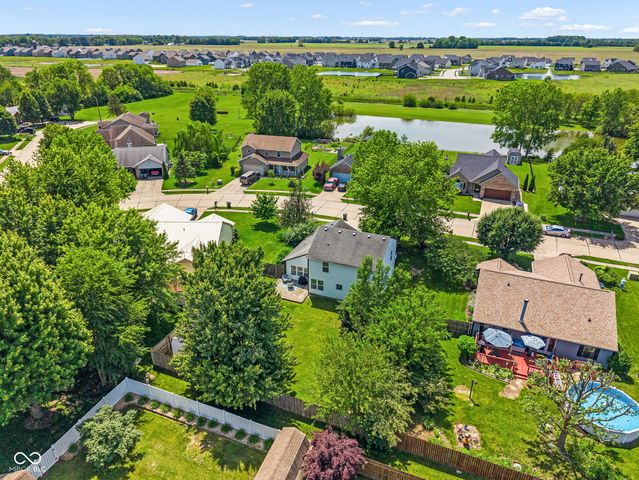 641 Saraina Lane, New Whiteland, IN 46184