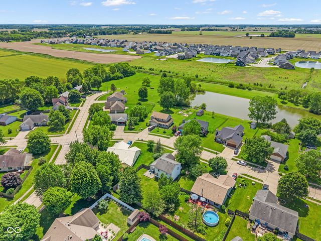 641 Saraina Lane, New Whiteland, IN 46184