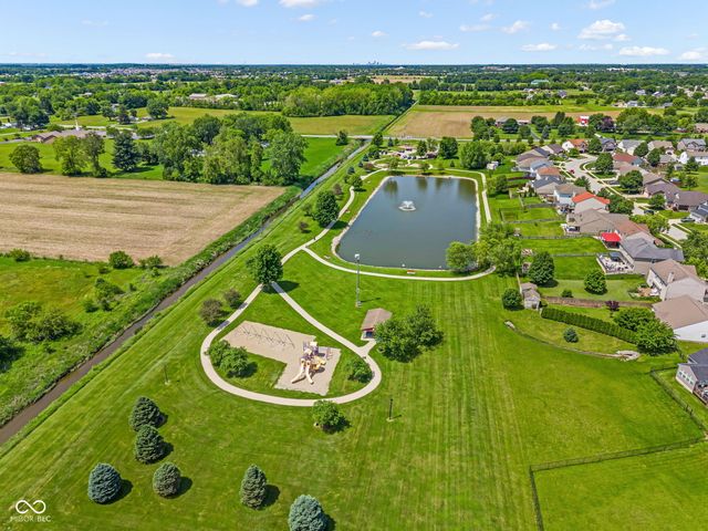 641 Saraina Lane, New Whiteland, IN 46184
